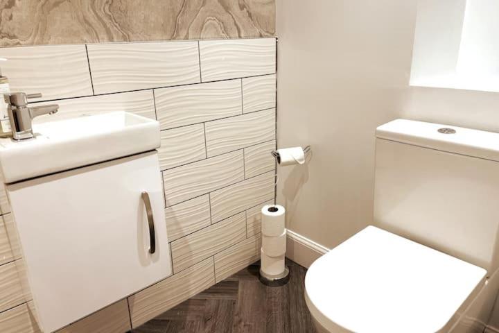 Lovely 3 Bedroom Apartment With Private Garden In Edinburgh City Centre エクステリア 写真