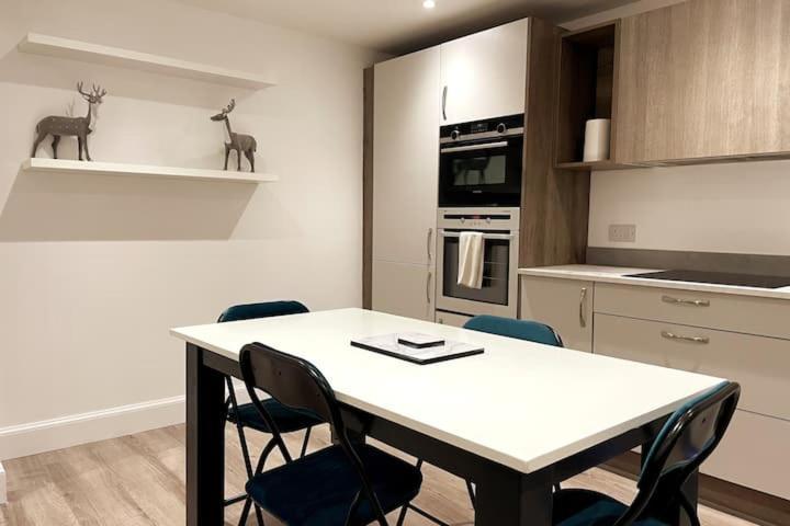 Lovely 3 Bedroom Apartment With Private Garden In Edinburgh City Centre エクステリア 写真