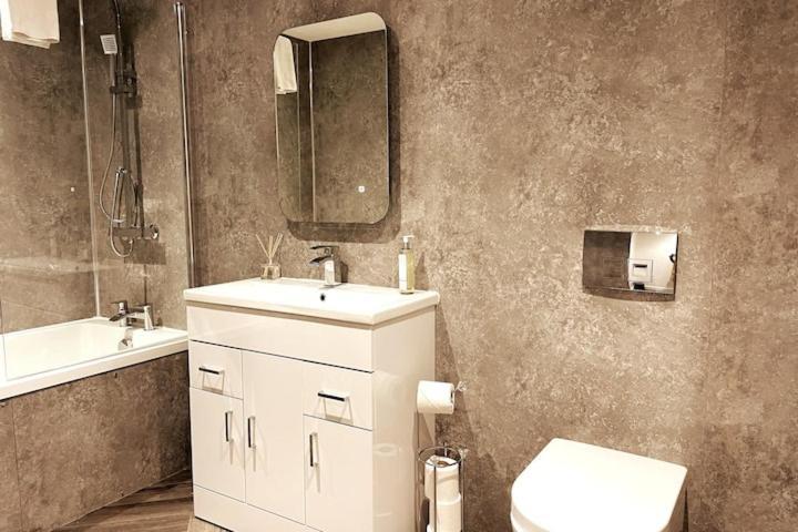 Lovely 3 Bedroom Apartment With Private Garden In Edinburgh City Centre エクステリア 写真